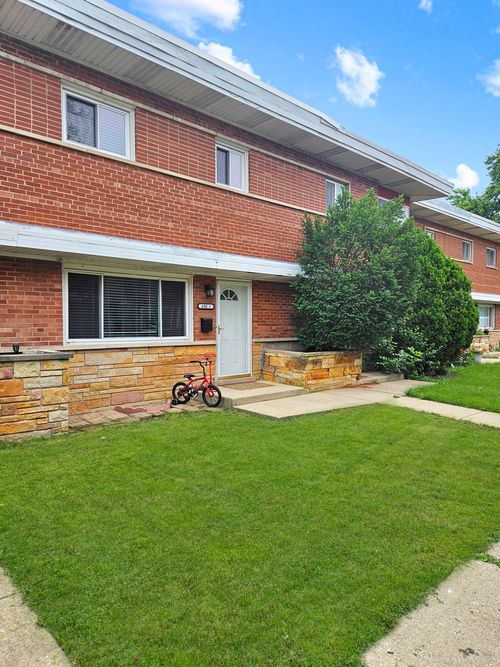 apt-f-180 Northwest Hwy, Des Plaines, IL, 60016-8302 | Card Image