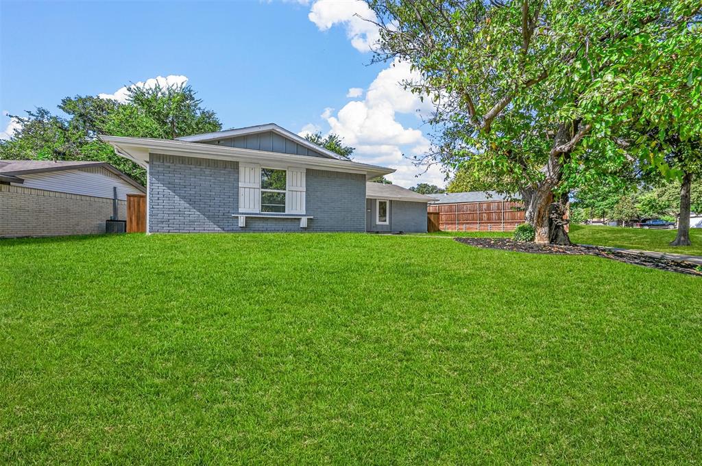 Summit Cir, Carrollton, TX 75006