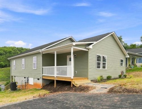 711 Mineola St, STAUNTON, VA, 24401 | Card Image