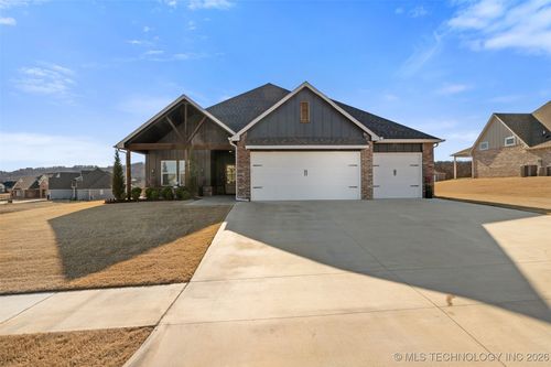 18960 E Orchard Cir, Catoosa, OK, 74015-6571 | Card Image