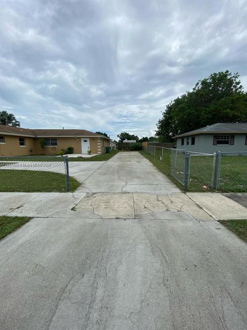 0-2707 Essex Ct, Fort Pierce, FL, 34946-1146 | Card Image