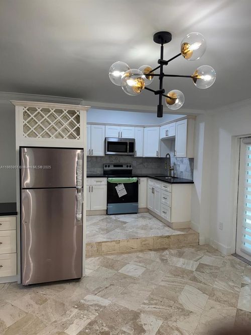 b-24 Ne 47th St, Miami, FL, 33137-3108 | Card Image