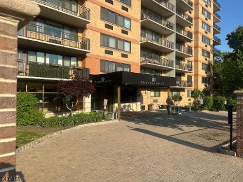 3g-60 Parkway Dr E, East Orange, NJ, 07017-4543 | Card Image