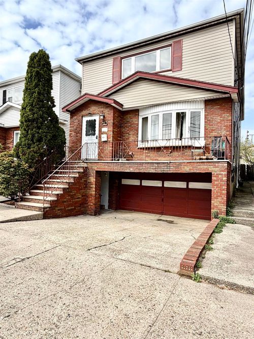 71 Linnett St, Bayonne, NJ, 07002-4321 | Card Image