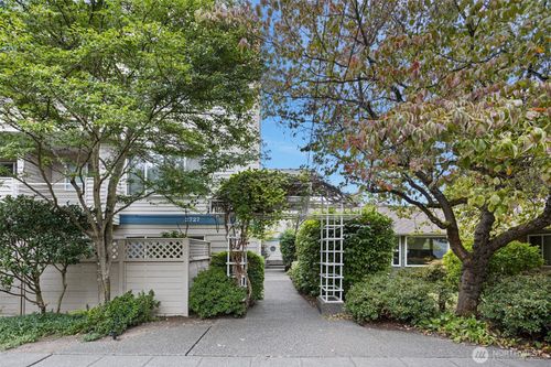 102-2727 Franklin Ave E, Seattle, WA, 98102-3100 | Card Image