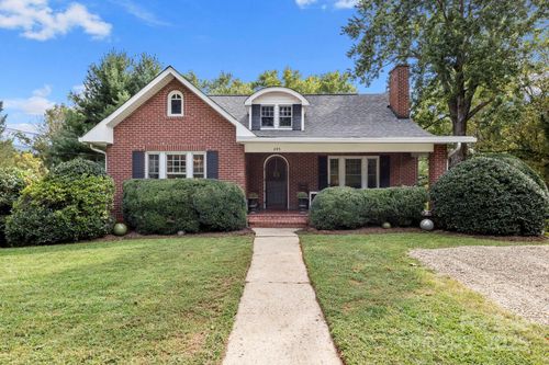 495 Fairview Rd, Asheville, NC, 28803-1452 | Card Image