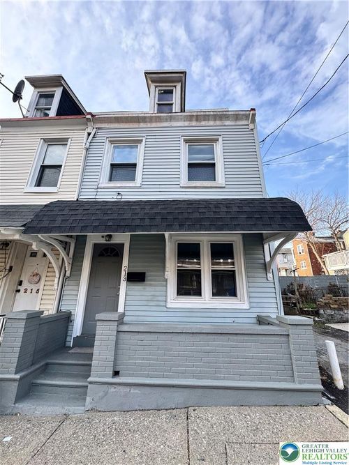 213 Chew St, Allentown, PA, 18102-3515 | Card Image