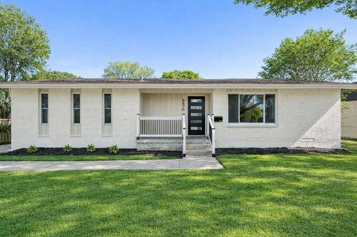 8570 Sweetwood Dr, Dallas, TX, 75228-5304 | Card Image