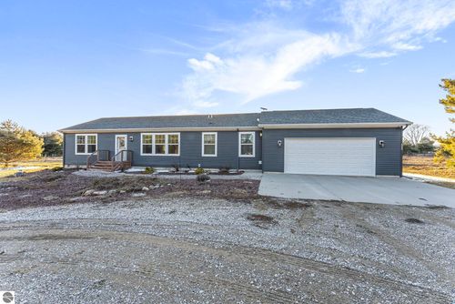 2082 S Mackinaw Trail, Cadillac, MI, 49601 | Card Image