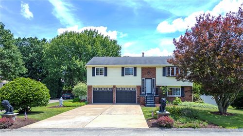 241 Laurel Dr, Greensburg, PA, 15601-4524 | Card Image