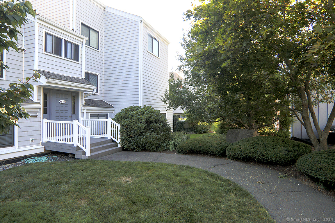 Rowayton Woods Dr, Norwalk, CT 06854