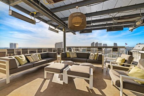 207-321 10th Ave, San Diego, CA, 92101-7408 | Card Image