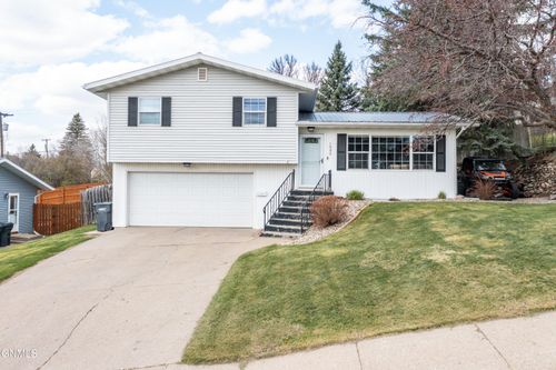1002 3rd Street Nw, Mandan, ND, 58554 | Card Image