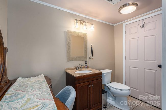 Bathroom 2 | Image 22