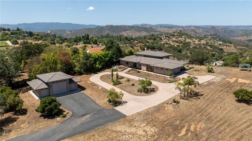 1186 Lydia Ln, Fallbrook, CA, 92028-1622 | Card Image