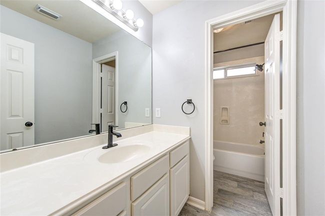 21811 Blossom Grove Ln, House other with 3 bedrooms, 2 bathrooms and 2 parking in Spring TX | Image 8