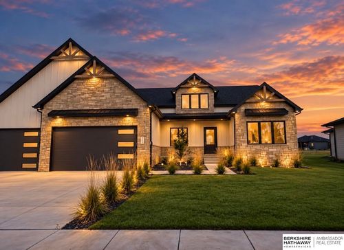 3620 Tree Line Dr, Lincoln, NE, 68516-6130 | Card Image
