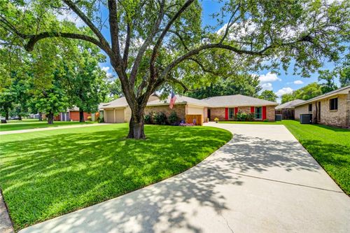17559 S Compass Rose Cir, Crosby, TX, 77532-4210 | Card Image