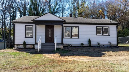 204 22nd Ave Ne, Hickory, NC, 28601-1461 | Card Image