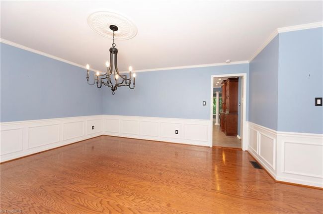 Dining Room to Kitchen | Image 9
