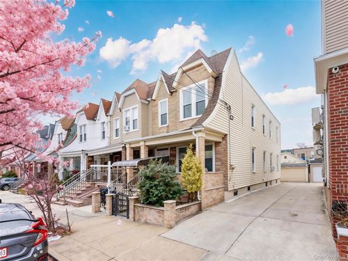 7824 68th Rd, Middle Village, NY, 11379-2837 | Card Image