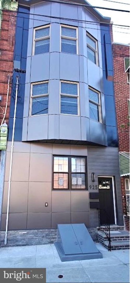 925 S 11th St, Philadelphia, PA, 19147-3718 | Card Image