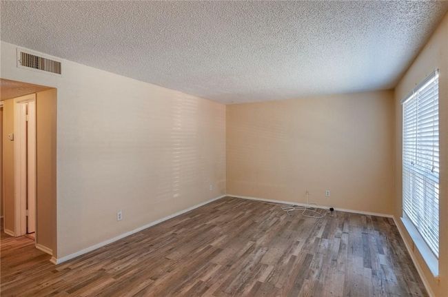 411 S Dooley St, Condo with 10 bedrooms, 5 bathrooms and 8 parking in Grapevine TX | Image 25