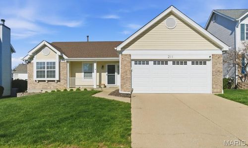 211 Cheval Square Dr, Chesterfield, MO, 63005-1639 | Card Image