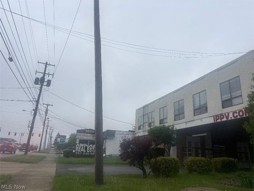 1thru-11-5600 5600 Street, Youngstown, OH, 44512 | Card Image