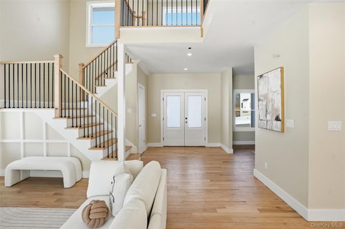 56 Wildwood Dr, Rock Tavern, NY, 12575-5016 | Card Image