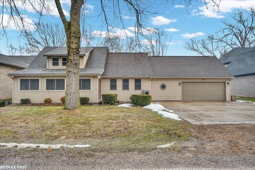 38750 Pineridge St, Harrison Twp, MI, 48045-2078 | Card Image