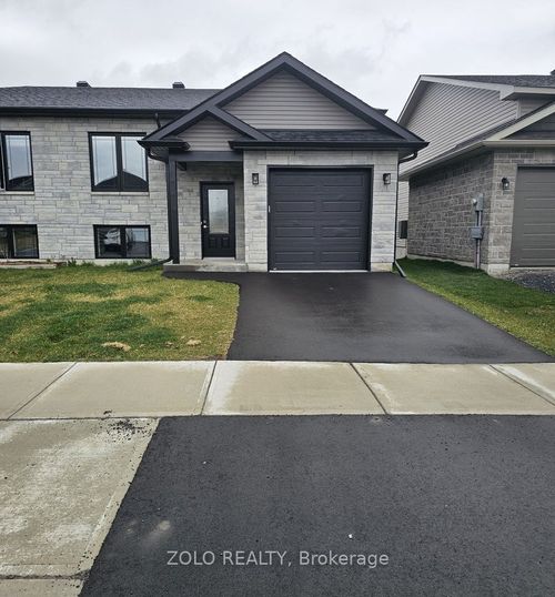 210 Ruby Dr, Cornwall, ON, K6H0J9 | Card Image