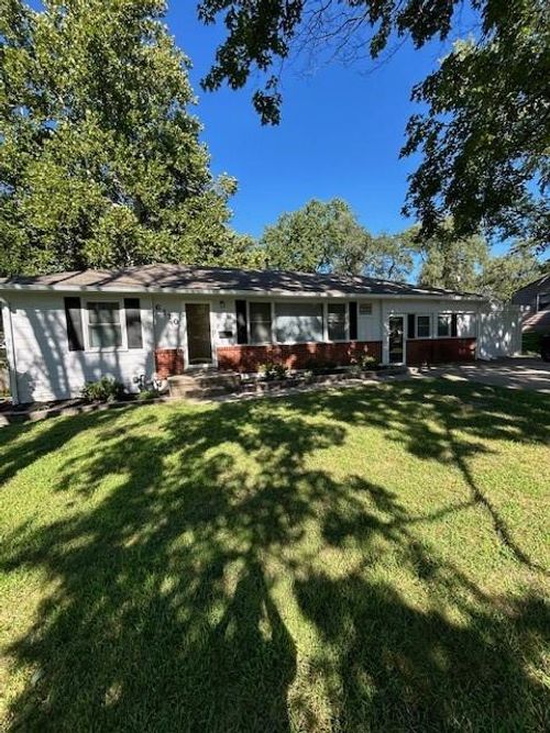 6110 Willow Ave, Raytown, MO, 64133-4116 | Card Image