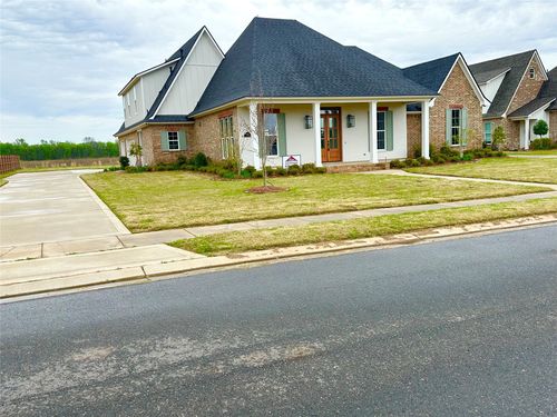 637 Caledonia Dr, Bossier City, LA, 71111-7131 | Card Image