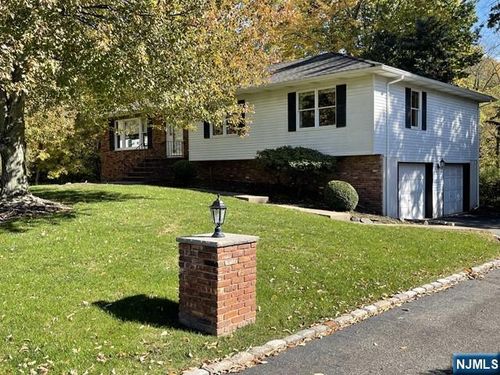 101 S Colonial Dr, Harrington Park, NJ, 07640-1066 | Card Image