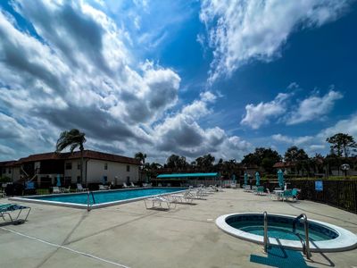 205 - 7281 Golf Colony Court, Condo with 2 bedrooms, 2 bathrooms and null parking in Lake Worth FL | Image 3