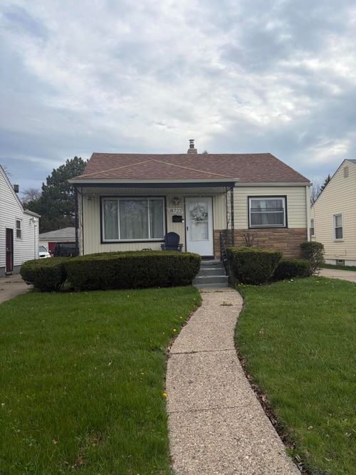 18723 Woodland St, Harper Woods, MI, 48225-2017 | Card Image