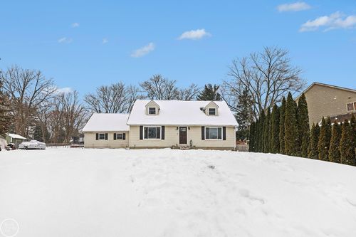 11897 Springdale Ct, Washington Township, MI, 48095-1437 | Card Image