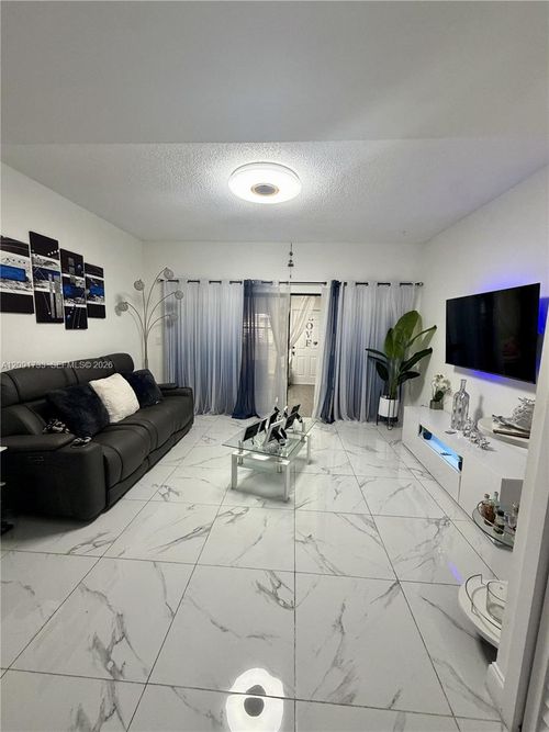 4-270 Nw 71st Ave, Miami, FL, 33126-4317 | Card Image