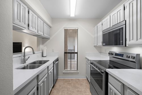 apt-28-3500 Tangle Brush Dr, The Woodlands, TX, 77381-2937 | Card Image