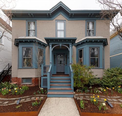 15 Park Ave, Somerville, MA, 02144-1932 | Card Image