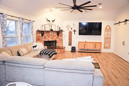 1314 Wendell Way, Garland, TX, 75043-1715 | Card Image