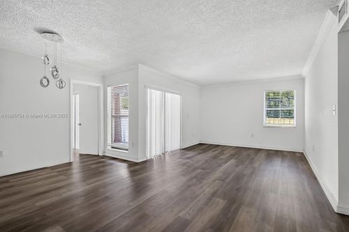 apt-11-10837 Nw 7th St, Miami, FL, 33172-3740 | Card Image