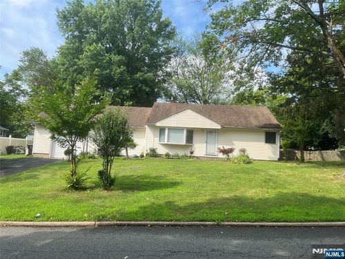 268 Robert St, Paramus, NJ, 07652-5409 | Card Image