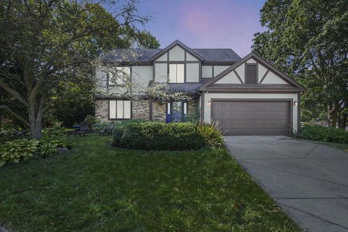 2251 Surreygate Dr, Columbus, OH, 43235-1846 | Card Image