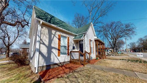 526-528 W Austin Blvd, Nevada, MO, 64772-3128 | Card Image