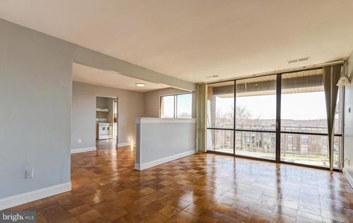 apt-12-7957 Riggs Rd, HYATTSVILLE, MD, 20783-4567 | Card Image