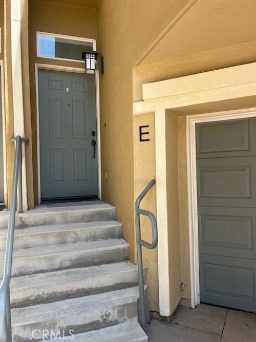 e-3411 S Main St, Santa Ana, CA, 92707-4223 | Card Image