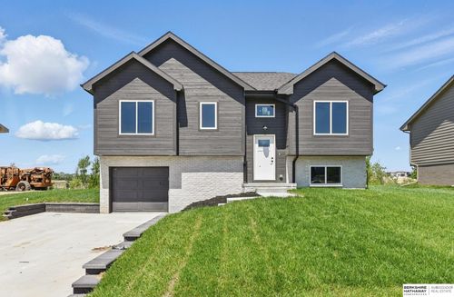 21522 Old Coach Rd, Elkhorn, NE, 68022-1037 | Card Image