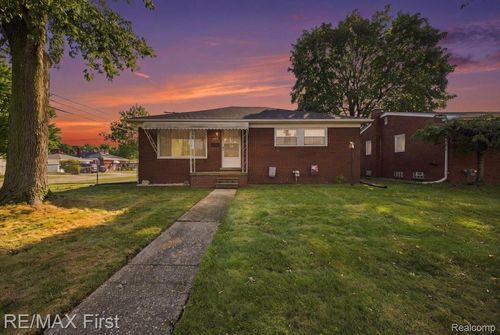 24704 Greenbrier Ave, Eastpointe, MI, 48021-1471 | Card Image